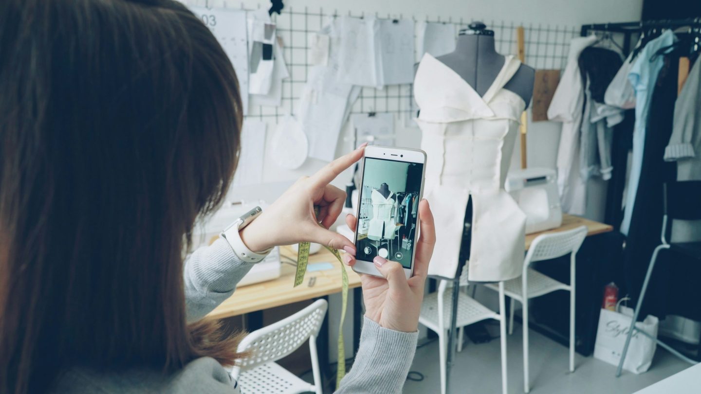 SearchMarket разбирает: AI try-on linked to higher ecommerce conversion